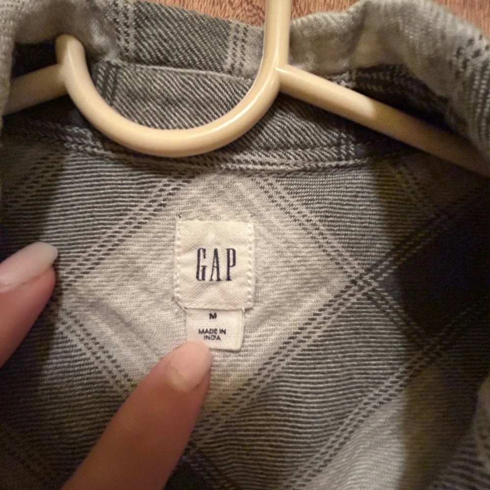 GAP Women's Black and Gray Plaid Button Down Shirt